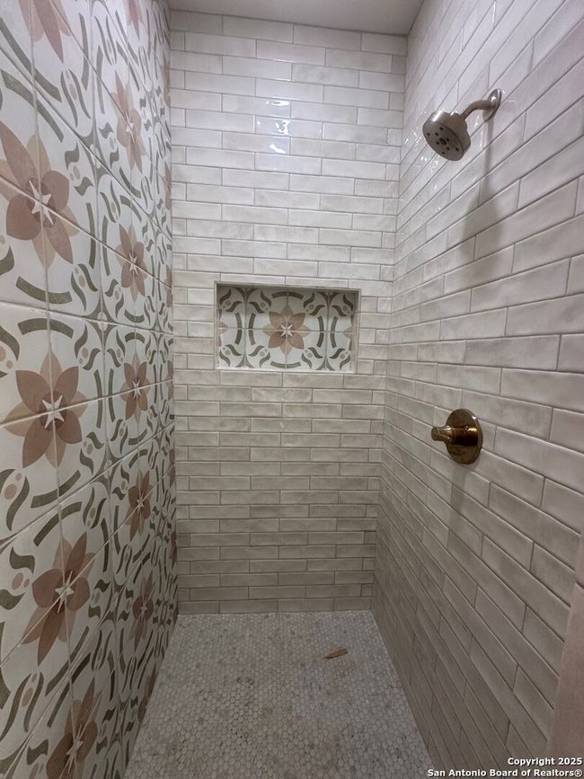 Primary Shower | Image 11