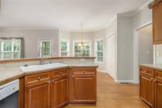 5821 Saint Miles Dr, House other with 5 bedrooms, 3 bathrooms and 4 parking in Buford GA | Image 5