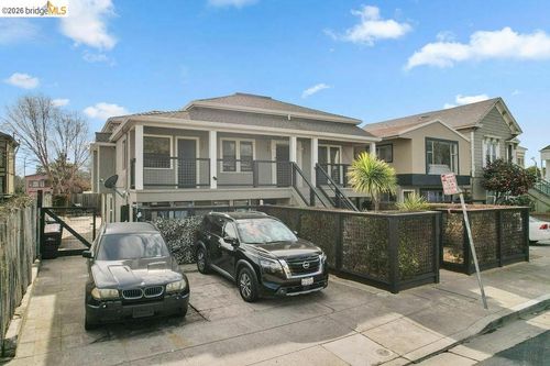 769 769 17th St, Oakland, CA, 94612 | Card Image