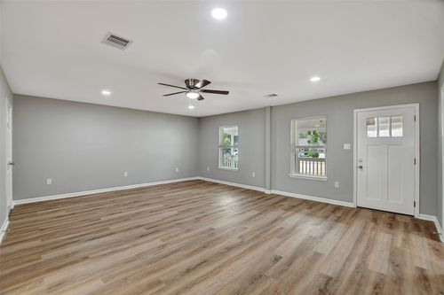 908 Thomas Ave, Pasadena, TX, 77506-5326 | Card Image