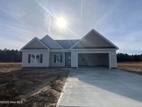 200 Rae Dr, Pikeville, NC, 27863-4703 | Card Image