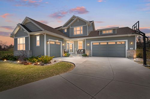 W148N10450 Blackbird Pt, Germantown, WI, 53022-1407 | Card Image