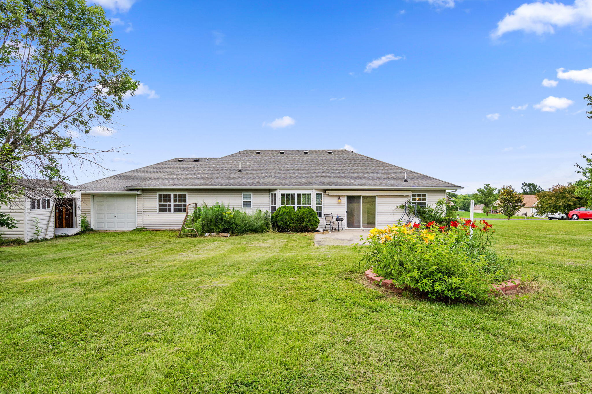 Residential in BOONVILLE 5