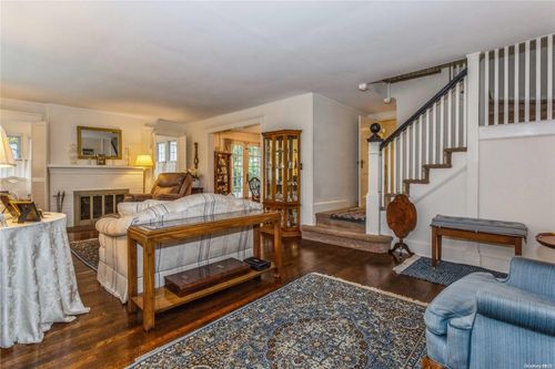 9 Michigan Rd, Bellerose Village, NY, 11001-4121 | Card Image