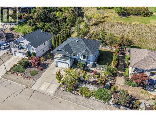 8210 Stoneridge Dr, Coldstream, BC, V1B3M3 | Card Image