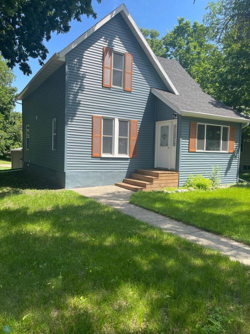 511 Harris St, Lisbon, ND, 58054-4627 | Card Image
