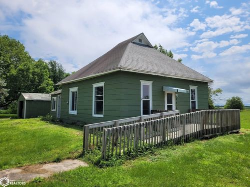 302 S High St, Delta, IA, 52550-1094 | Card Image