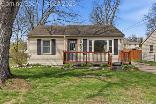 4008 Woodmere Dr, Waterford Twp, MI, 48329-1972 | Card Image