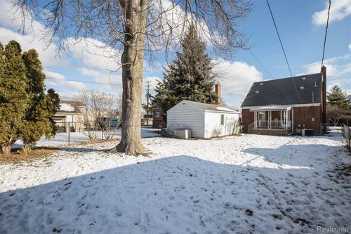 2050 17th St, Wyandotte, MI, 48192-3820 | Card Image