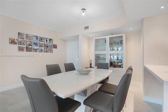 APT-704 - 1155 Brickell Bay Dr, Condo with 3 bedrooms, 2 bathrooms and null parking in Miami FL | Image 16