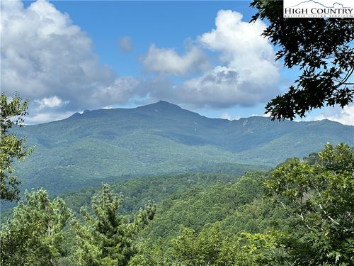412 Spruce Pine Trl, Blowing Rock, NC, 28605-9094 | Card Image