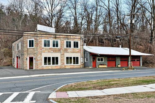 435 Deerfield St, Greenfield, MA, 01301-3414 | Card Image