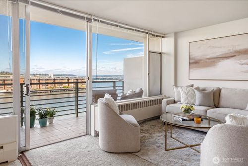 apt-402-2040 43rd Ave E, Seattle, WA, 98112-2773 | Card Image