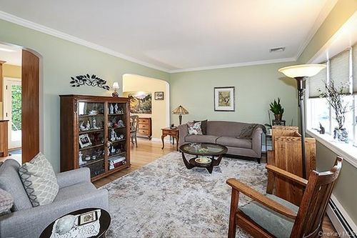 22 Colonial Dr, Farmingdale, NY, 11735-3150 | Card Image