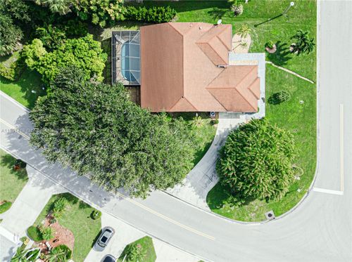 6631 Middlesex Pl, NAPLES, FL, 34104-7882 | Card Image