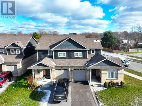 lower-11 Manhattan Crt, Saint Catharines, ON, L2R0B8 | Card Image