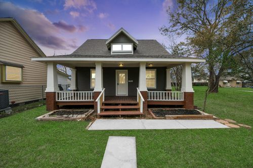 837 Fowlkes St, Sealy, TX, 77474-3418 | Card Image