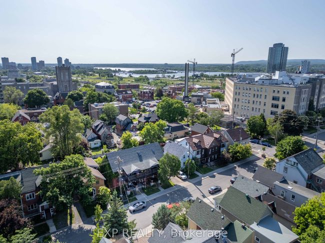92 Cambridge St N, Home with 3 bedrooms, 2 bathrooms and 3 parking in Ottawa ON | Image 21