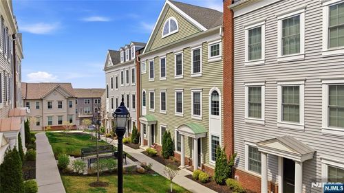 247 Bradley Dr, Wood Ridge, NJ, 07075-2526 | Card Image