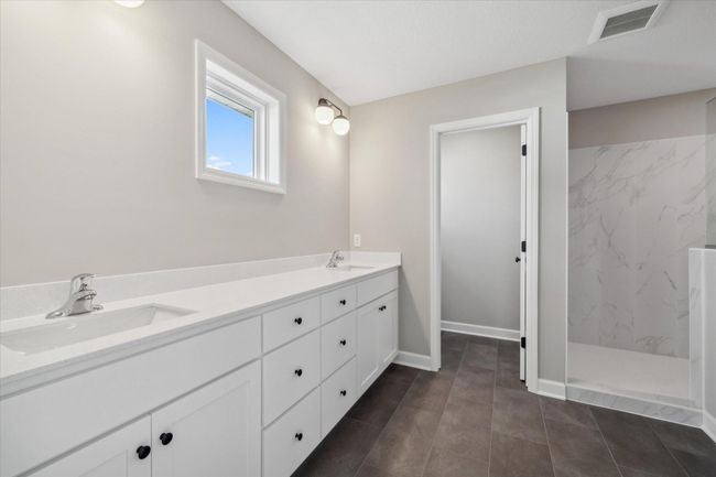 OneTenTen Homes Lanigan Isle at Amber Fields Madison Spec - Photo of Similar Home | Image 9