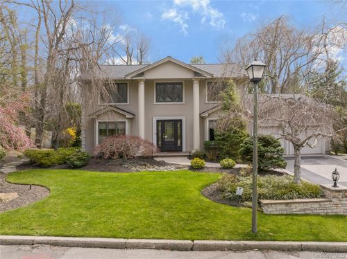 16 Long Acre Ln, Dix Hills, NY, 11746-7926 | Card Image