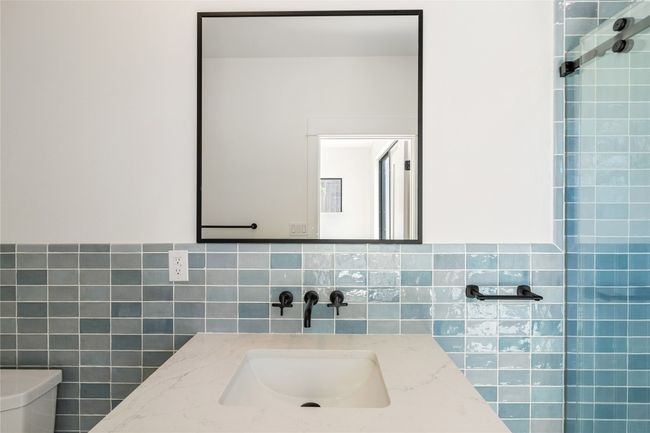 Downstairs bathroom en suite of bedroom | Image 31