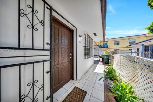 1-2714 Nw 23rd Ave, Miami, FL, 33142 | Card Image