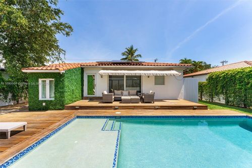 646 Ne 83rd St, Miami, FL, 33138-4118 | Card Image