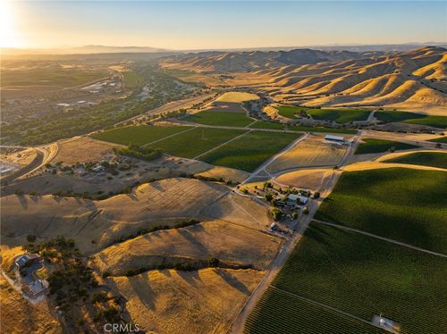 8585 Cross Canyons Rd, San Miguel, CA, 93451-9052 | Card Image