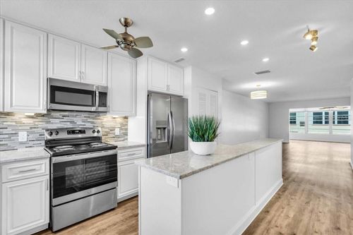 apt-212-3010 59th St S, Gulfport, FL, 33707-5739 | Card Image