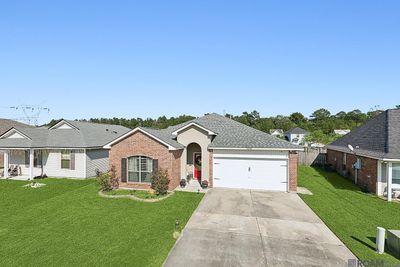 23592 Country Manor Ave, House other with 3 bedrooms, 2 bathrooms and null parking in Denham Springs LA | Image 1