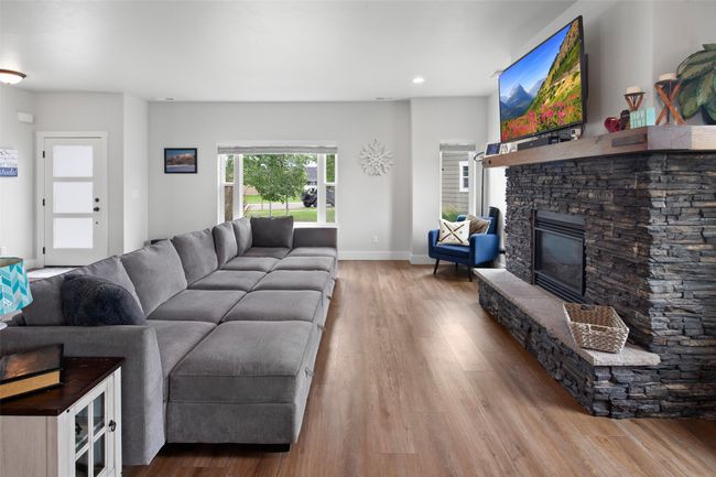 Sweet rock natural gas fireplace. | Image 23
