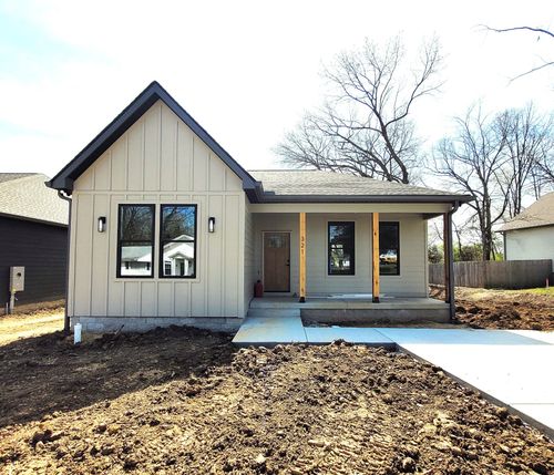 321 Jackson St, White Bluff, TN, 37187-2009 | Card Image