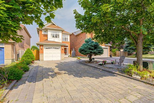 22 Peninsula Cres, Richmond Hill, ON, L4S1T9 | Card Image