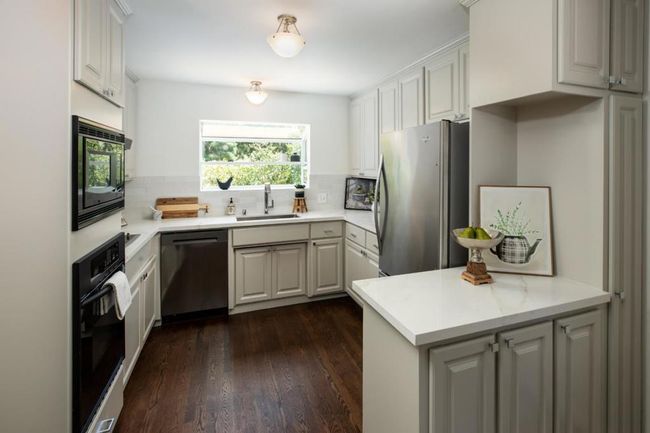 2910 Sherwood Dr, House other with 3 bedrooms, 3 bathrooms and 2 parking in San Carlos CA | Image 4