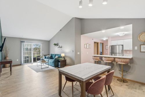 304-203 Kearney Way, Waunakee, WI, 53597-2414 | Card Image