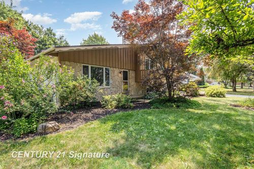 253 Franconian Dr W, Frankenmuth, MI, 48734-1011 | Card Image