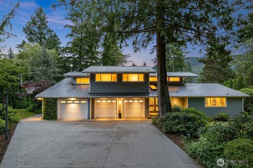 1564 Hillside Dr Se, Issaquah, WA, 98027-4811 | Card Image