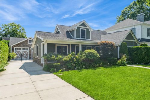 122 Cypress St, Floral Park, NY, 11001-3425 | Card Image