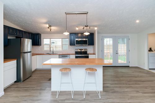 160 Cliff St, Buckeye Lake, OH, 43008-7738 | Card Image