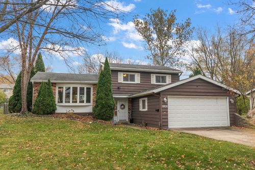 2231 S Bradford Dr, Wheaton, IL, 60189-8805 | Card Image