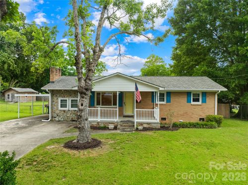 205 Gaddis Dr, Mount Holly, NC, 28120-1423 | Card Image