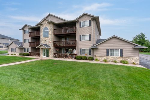 104-3209 S 16th Ave, Eldridge, IA, 52748-9367 | Card Image