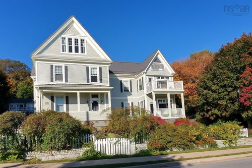 123 Duke St, Chester, NS, B0J1J0 | Card Image