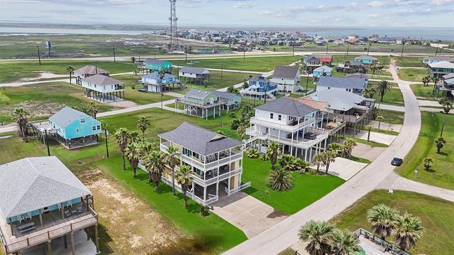 13027 Buccaneer Pkwy, House other with 3 bedrooms, 3 bathrooms and null parking in Freeport TX | Image 27