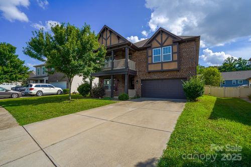 10916 Tower Oak Dr, Charlotte, NC, 28269-5051 | Card Image