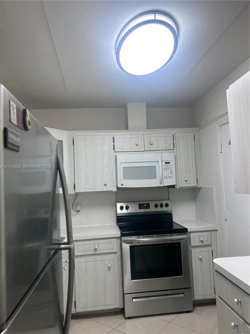 324-5700 Ne 22nd Way, Fort Lauderdale, FL, 33308-2646 | Card Image