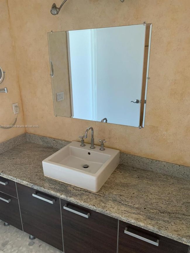 APT-2505 - 185 Sw 7 Th St, Condo with 1 bedrooms, 2 bathrooms and null parking in Miami FL | Image 14