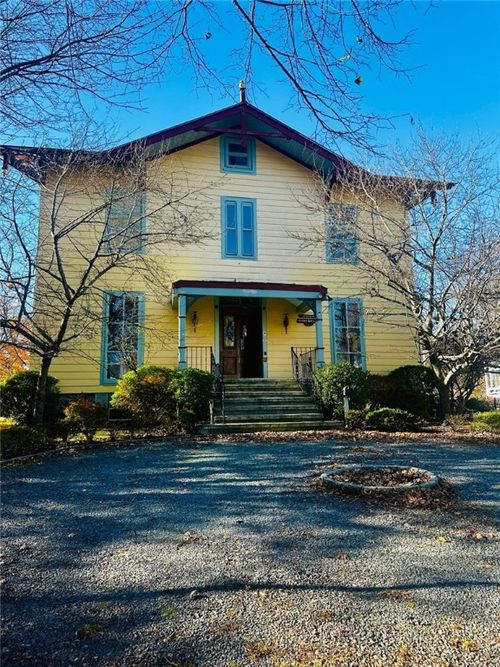 1 Cottage St, Newport, RI, 02840-3213 | Card Image