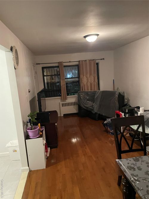40 Denman St, Elmhurst, NY, 11373-1609 | Card Image